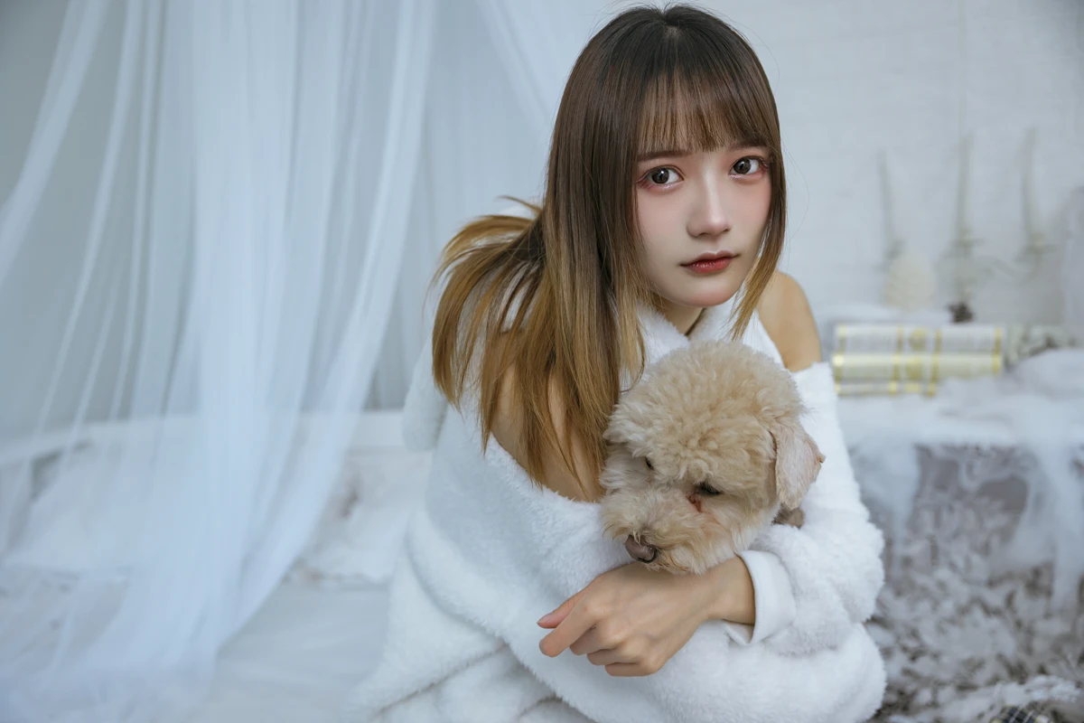 [YITUYU] 2022.12.17 Vol.2702 – Warm Girls and Pets Rabbit Zzz won't eat carrots#[24P]-5